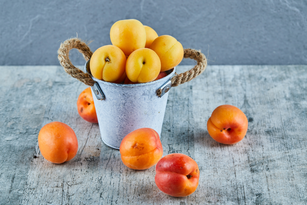 Solstizio d’estate: pesche e albicocche, frutti di sole tra botanica, salute e cucina